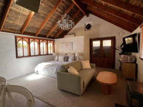 Daylesford FROG HOLLOW ESTATE- The Retreat - Newly renovated ONE BEDROOM RETREAT with Queen Bed